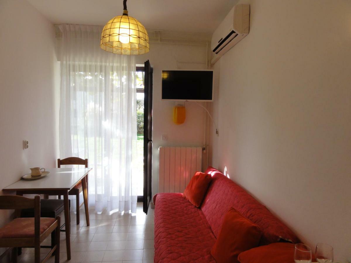Nice And Cozy Apartment Ferry In Medulin Exterior photo