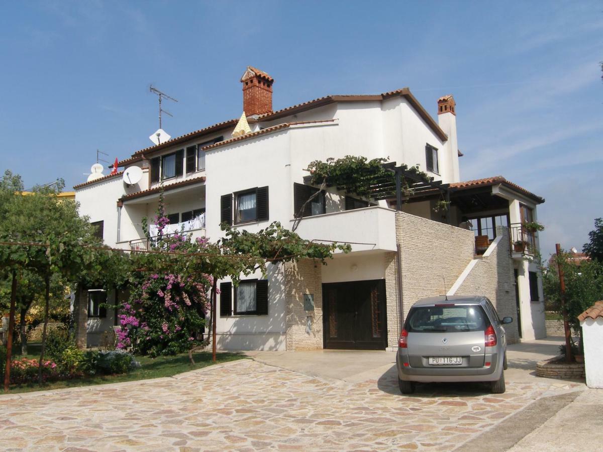 Nice And Cozy Apartment Ferry In Medulin Exterior photo